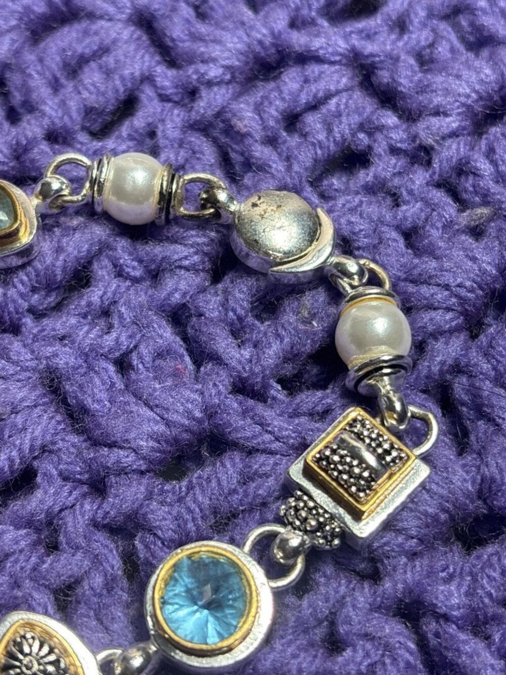 Silvertone Goldtone Blue Rhinestone Faux Pearl Bracelet 8 inches Long Magnetic - Picture 3 of 7